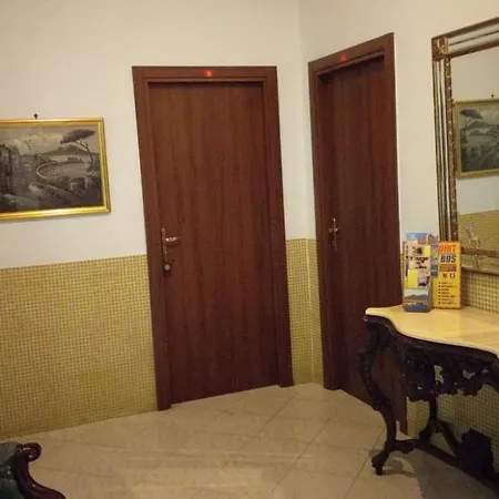 Hotel Vittorio Veneto Napoli 2* Naples